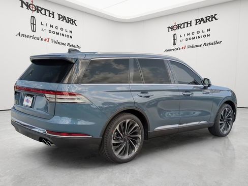 New 2026 Lincoln Aviator Reserve w/ Illumination Package RWD image 5