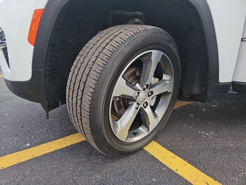 Used 2023 Jeep Grand Cherokee Limited image 33