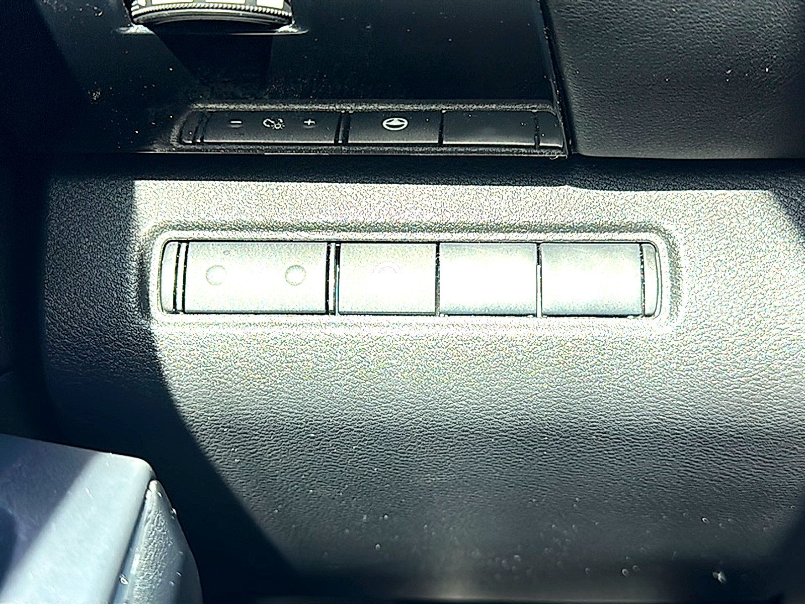 Used 2024 Nissan Pathfinder SV FWD image 37