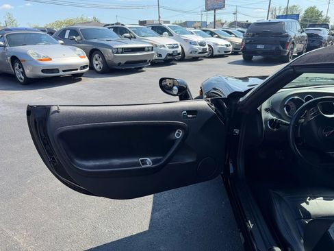 Used 2006 Pontiac Solstice Convertible w/ Premium Package RWD image 30