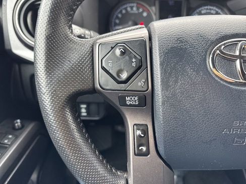 Used 2020 Toyota Tacoma TRD Sport AWD/4WD image 30