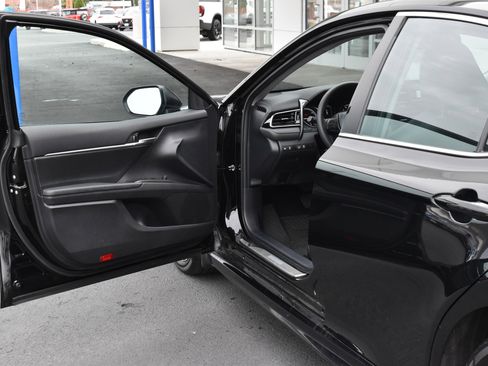 Used 2024 Toyota Camry SE image 13