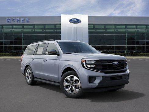 New 2027 Ford Expedition Active RWD image 4