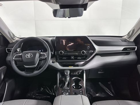 Used 2024 Toyota Highlander Platinum image 22
