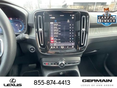 Used 2025 Volvo XC40 B5 Plus image 18