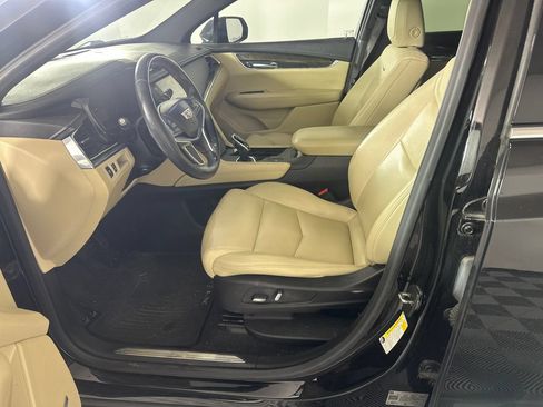 Used 2018 Cadillac XT5 FWD image 3