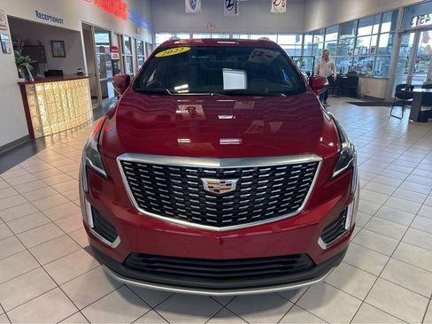 Used 2022 Cadillac XT5 Premium Luxury AWD/4WD image 2