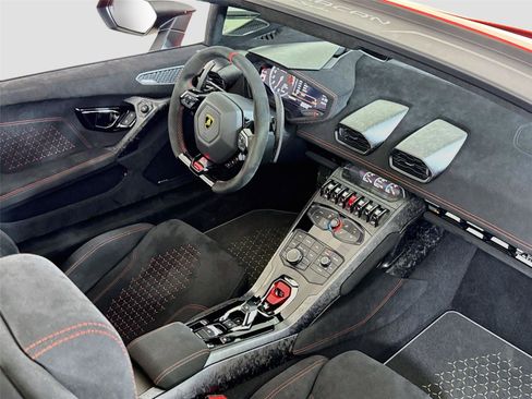 Used 2018 Lamborghini Huracan Performante AWD/4WD image 29