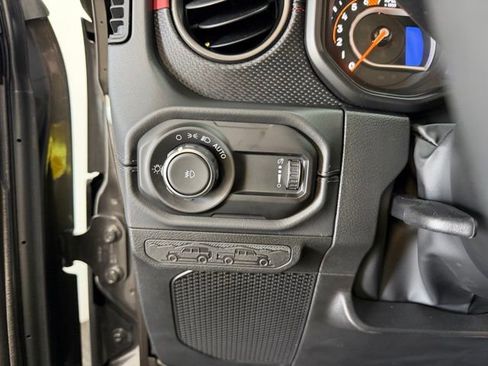 Certified 2025 Jeep Wrangler Unlimited Rubicon w/ Convenience Group AWD/4WD image 17