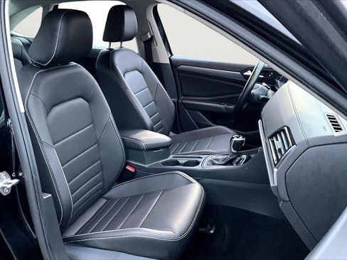 Used 2024 Volkswagen Jetta SE image 21