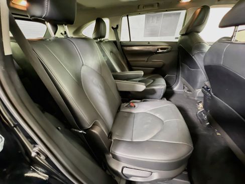 Used 2021 Toyota Highlander Platinum AWD/4WD image 29