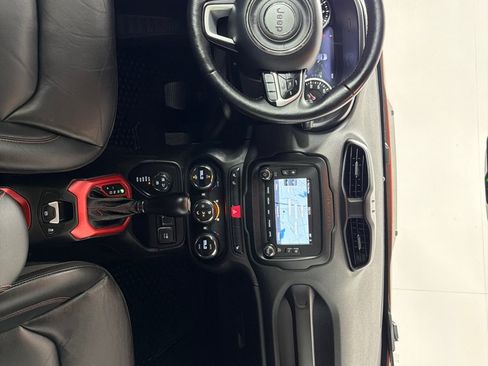 Used 2016 Jeep Renegade Trailhawk w/ Premium Trailhawk Package AWD/4WD image 26