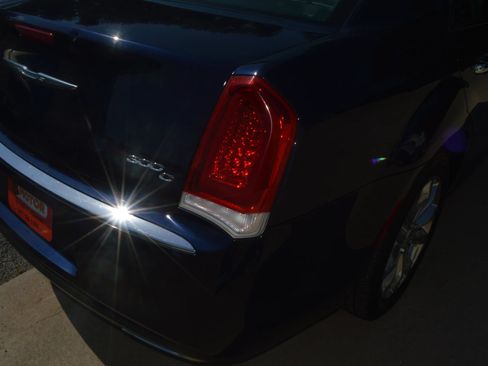 Used 2017 Chrysler 300 C AWD/4WD image 9