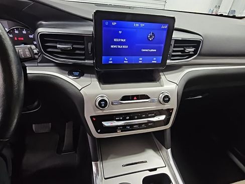 Used 2022 Ford Explorer XLT w/ Equipment Group 202A image 13