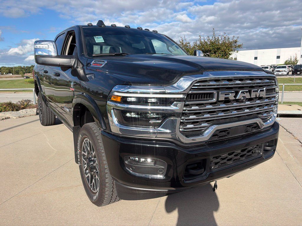 Used 2025 RAM 2500 Limited AWD/4WD image 2