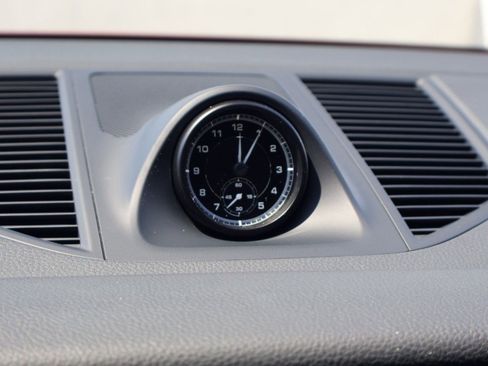 Certified 2025 Porsche Macan image 28