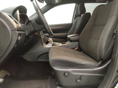 Used 2017 Jeep Grand Cherokee Laredo w/ Quick Order Package 23E image 17