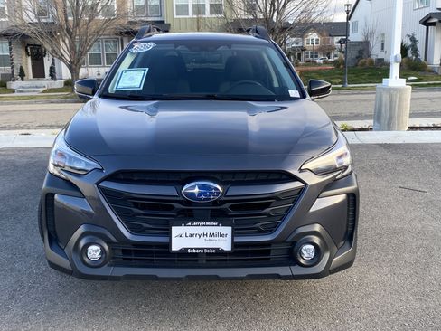 Used 2023 Subaru Outback Premium image 9