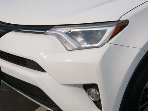 Used 2017 Toyota RAV4 XLE w/ Premium Special Value Package AWD/4WD image 16