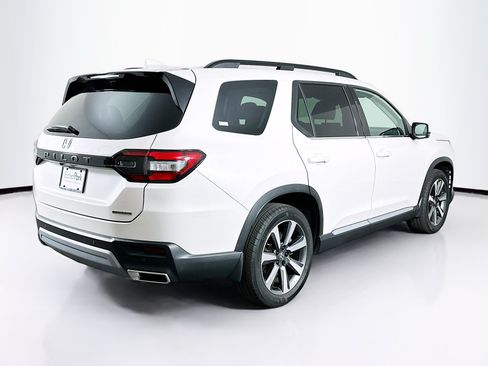 Used 2025 Honda Pilot Touring image 9