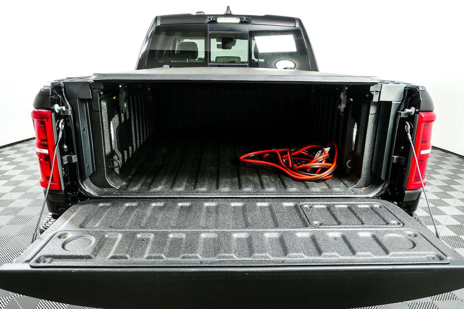 Used 2025 RAM 1500 Tungsten AWD/4WD image 32