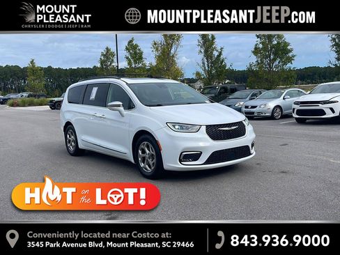 Used 2022 Chrysler Pacifica Limited FWD image 1