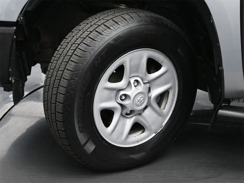 Used 2015 Toyota Tundra SR image 13