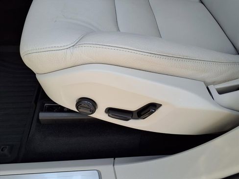 Certified 2024 Volvo XC90 B6 Plus image 24