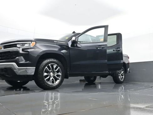 Used 2024 Chevrolet Silverado 1500 LT image 32