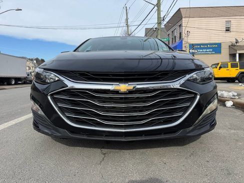 Used 2020 Chevrolet Malibu LT image 2
