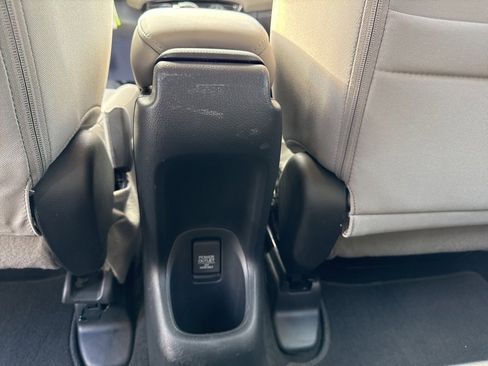 Used 2022 Honda HR-V LX image 17