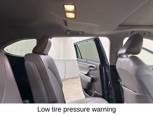 Used 2021 Toyota Highlander Limited image 25