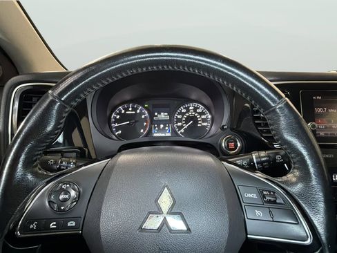 Used 2017 Mitsubishi Outlander SE FWD image 30