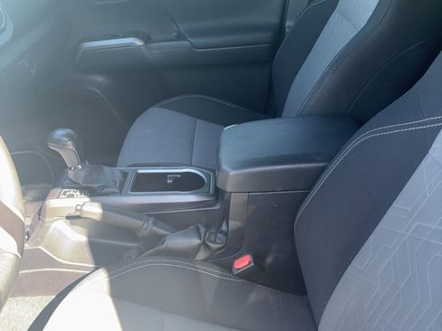 Used 2023 Toyota Tacoma TRD Off-Road image 4