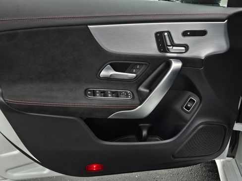 Used 2020 Mercedes-Benz CLA 250 image 9