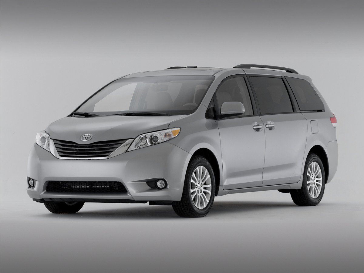 Used 2011 Toyota Sienna LE w/ Towing Pkg AWD/4WD image 1