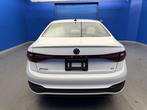 Used 2025 Volkswagen Jetta SE image 6