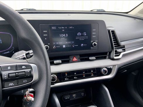 Used 2023 Kia Sportage LX image 6