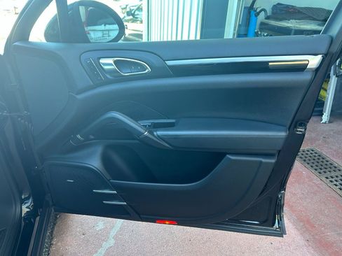 Used 2014 Porsche Cayenne Diesel AWD/4WD image 23