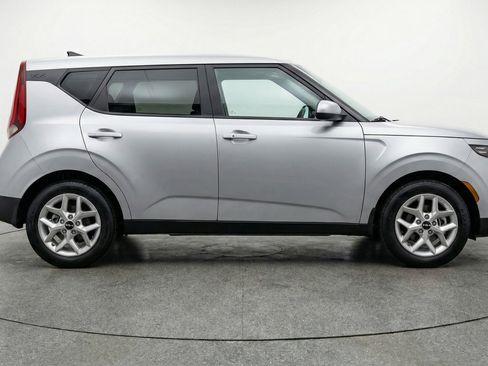 Used 2025 Kia Soul LX w/ LX Technology Package image 11