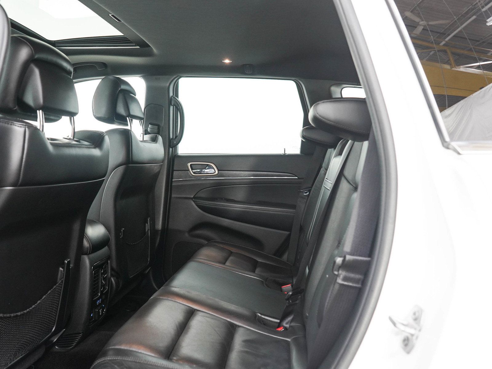 Used 2017 Jeep Grand Cherokee Limited AWD/4WD image 14