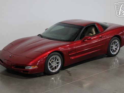 Used 2001 Chevrolet Corvette Coupe w/ Preferred Equipment Group2 image 19