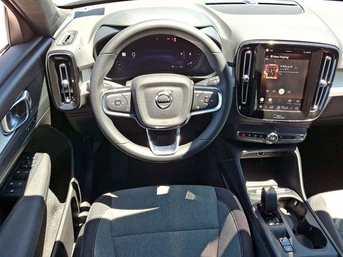Used 2023 Volvo XC40 B5 Core AWD/4WD image 21