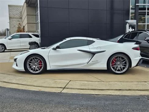 Used 2024 Chevrolet Corvette Z06 w/ Chrome Exterior Badge Package image 5