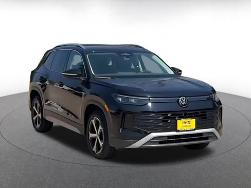 Used 2026 Volkswagen Tiguan SE AWD/4WD image 3