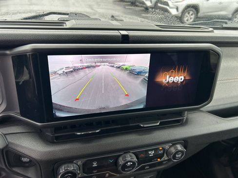 Used 2024 Jeep Wrangler Sport S image 12