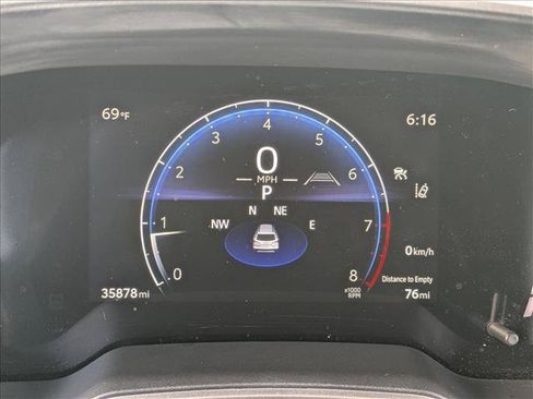 Used 2023 Toyota Corolla Cross XLE w/ Convenience Package FWD image 11