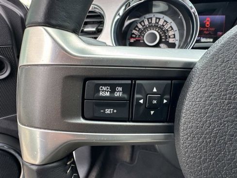 Used 2013 Ford Mustang Premium image 23