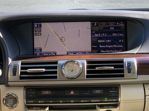Used 2014 Lexus LS 460 image 31