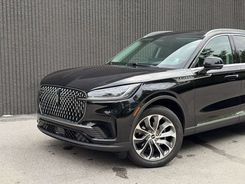 New 2026 Lincoln Aviator AWD image 2